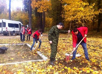Тульский обком продолжает акцию «100 деревьев в честь столетия Великого Октября!».