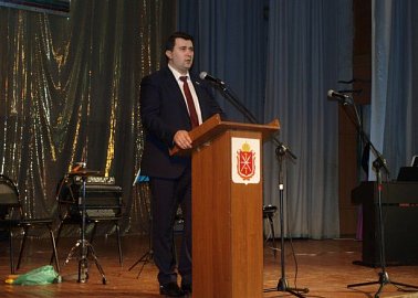 Член ЦК КПРФ, секретарь Тульского обкома партии Олег Лебедев в канун 23 февраля призвал еще больше усилить военно-патриотическое воспитание российской молодежи.