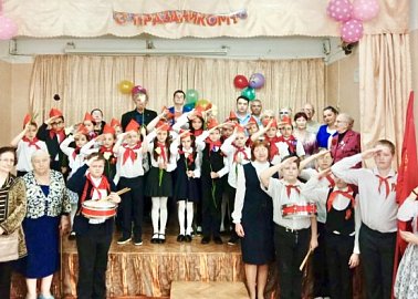 В Тульской области коммунисты продолжают массовый приём школьников в пионеры