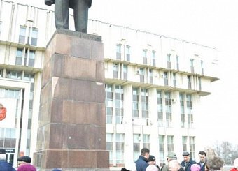 Тульские коммунисты на мероприятии в честь Дня рождения В.И. Ленина осудили провокационный законопроект о перезахоронении вождя.