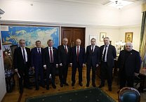 Геннадий Зюганов встретился в Москве с Председателем Венгерской рабочей партии Дьюлой Тюрмером Геннадий Зюганов встретился в Москве с Председателем Венгерской рабочей партии Дьюлой Тюрмером