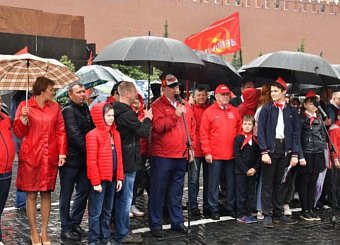 Юных туляков приняли в пионеры на Красной площади