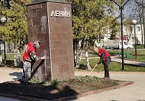 Тульские коммунисты привели в порядок Аллею Героев и памятник В.И. Ленину в г. Венёве Тульские коммунисты привели в порядок Аллею Героев и памятник В.И. Ленину в г. Венёве