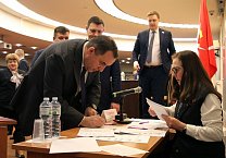 Депутаты фракции КПРФ Алексей Лебедев и Светлана Белоус приняли участие в заключительном 18-м заседании Тульской областной Думы Депутаты фракции КПРФ Алексей Лебедев и Светлана Белоус приняли участие в заключительном 18-м заседании Тульской областной Думы