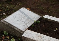 В преддверии дня великой октябрьской социалистической революции, комсомольцы, коммунисты и левые активисты Тулы провели коммунистические субботники у памятников, связанных с революционной славой нашей области В преддверии дня великой октябрьской социалистической революции, комсомольцы, коммунисты и левые активисты Тулы провели коммунистические субботники у памятников, связанных с революционной славой нашей области