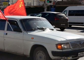 «Год как Крым вернулся домой!» Под таким девизом тульские коммунисты провели автопробег. «Год как Крым вернулся домой!» Под таким девизом тульские коммунисты провели автопробег.