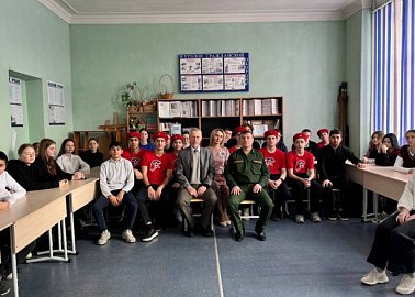 Коммунисты Донского местного отделения КПРФ проводят патриотические уроки в школах города