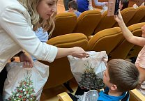 Депутаты-коммунисты приняли участие в новогоднем празднике в детской областной больнице Депутаты-коммунисты приняли участие в новогоднем празднике в детской областной больнице
