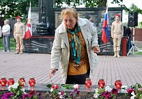 В День памяти и скорби тульские коммунисты почтили память юных героев-антифашистов В День памяти и скорби тульские коммунисты почтили память юных героев-антифашистов