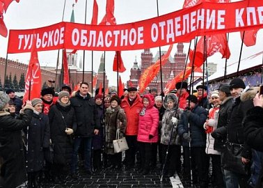 Тульские коммунисты возложили цветы к могиле И.В. Сталина
