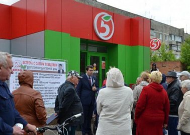 Лидер коммунистов региона Олег Лебедев продолжает встречи с жителями.