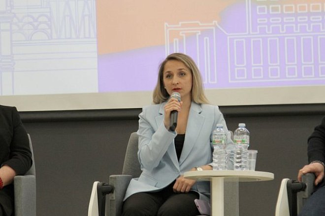 Светлана Белоус встретилась со школьниками в новомосковском Центре «Созвездие»
